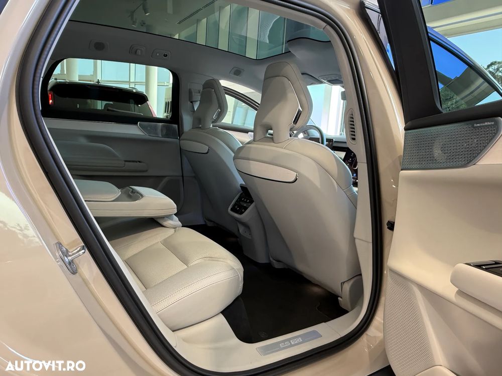 VOLVO Unknown Model 2025 — imagine 30