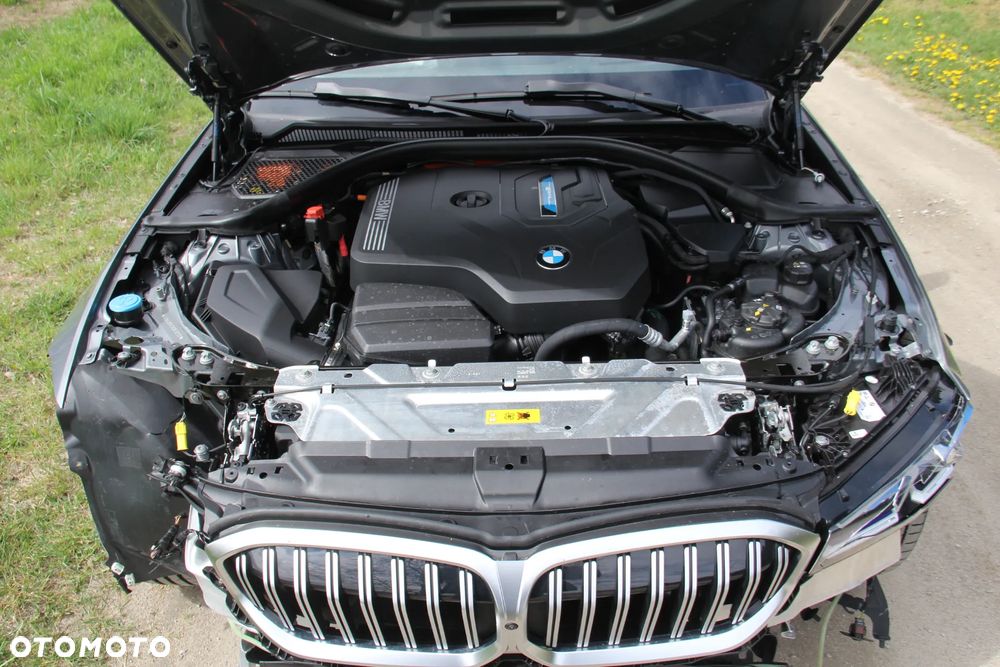 BMW Seria 3 330e M Sport - 11
