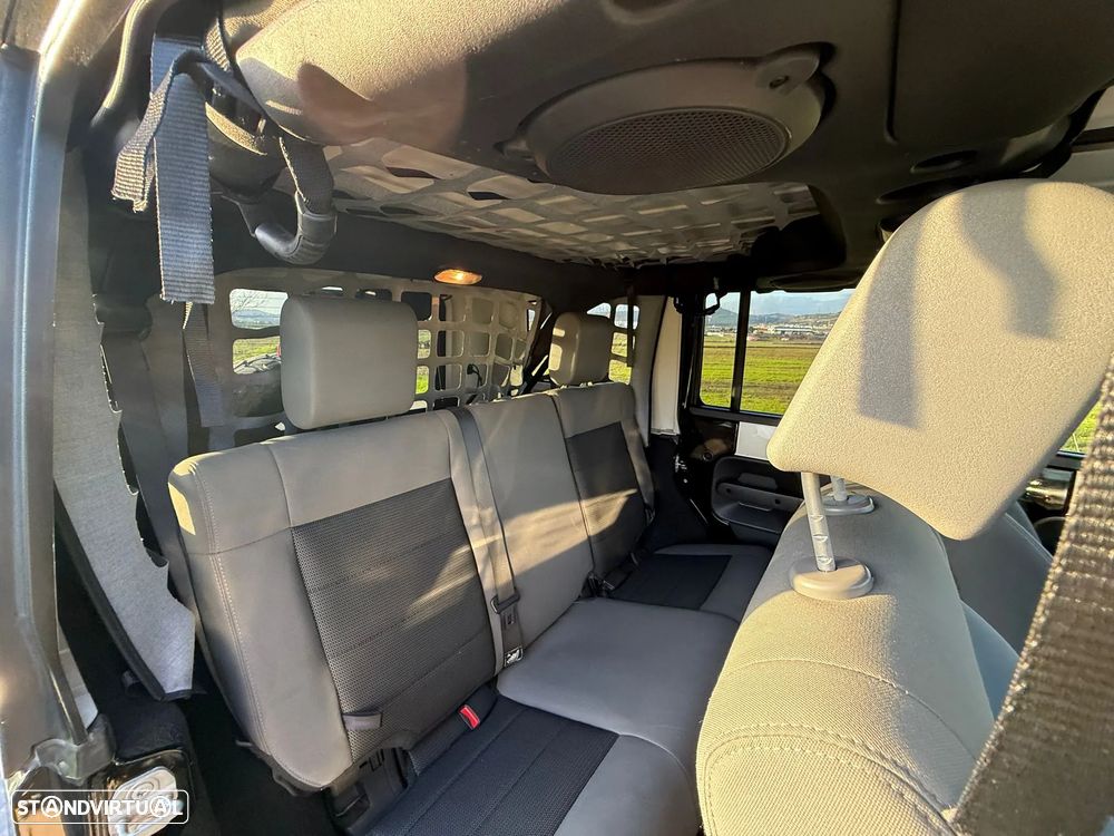 Jeep Wrangler 2.8 CRD DPF Auto Sahara - 9