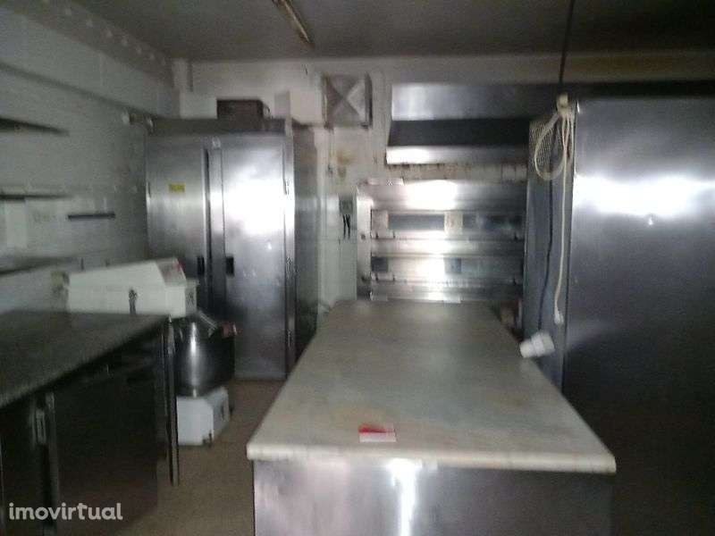 Vende-se Espaço Comercial, Quarteira A 70 Metros da Praia - Grande imagem: 4/8