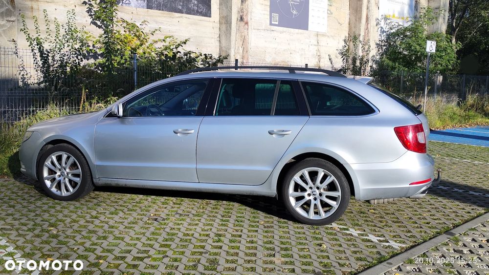 Skoda Superb Combi 2.0 TDI Ambition - 11