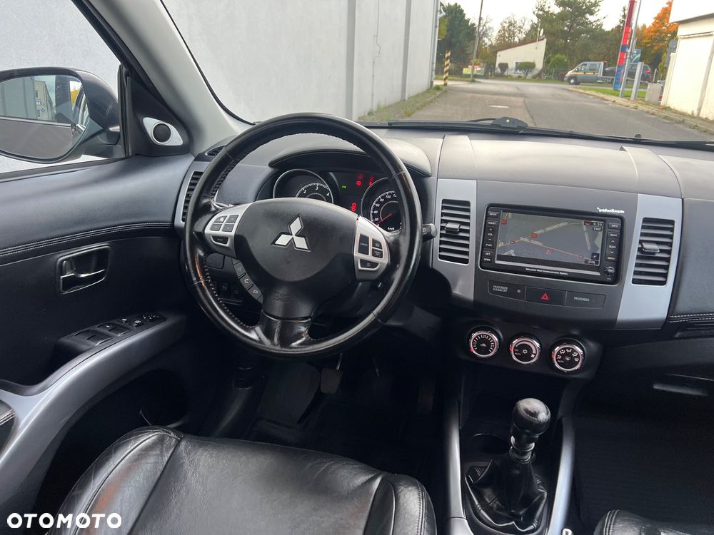 Mitsubishi Outlander 2.0 DI-D 4WD Intense - 19