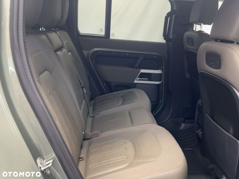 Land Rover Defender 110 D200 SE - 36