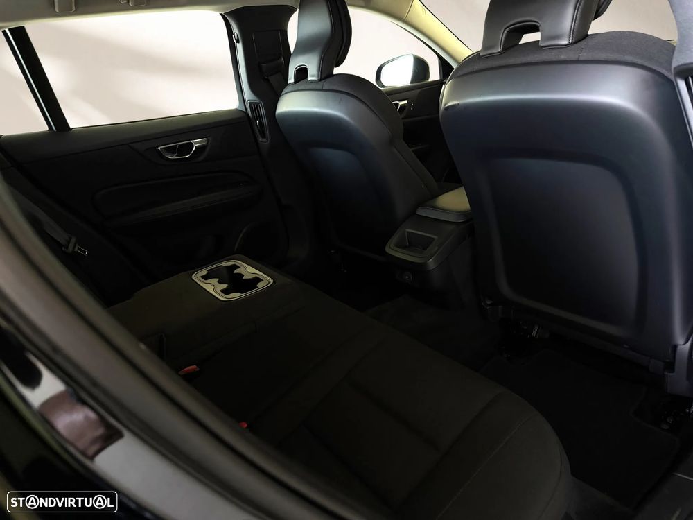 Volvo V60 2.0 B4 Momentum Geartronic - 20