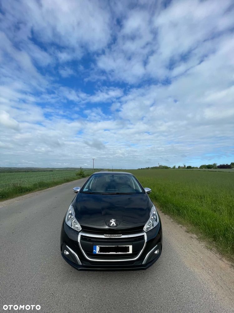 Peugeot 208 - 8