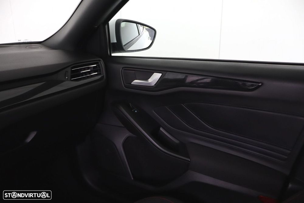 Ford Focus 1.0 EcoBoost MHEV ST-Line - 38