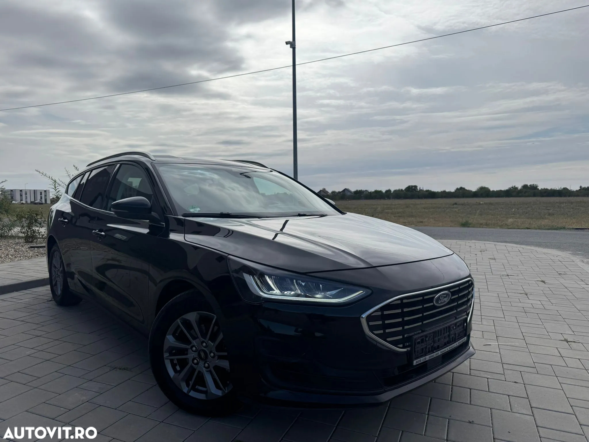 Ford Focus Turnier 1.5 EcoBlue Start-Stopp-System Aut. TITANIUM - 3
