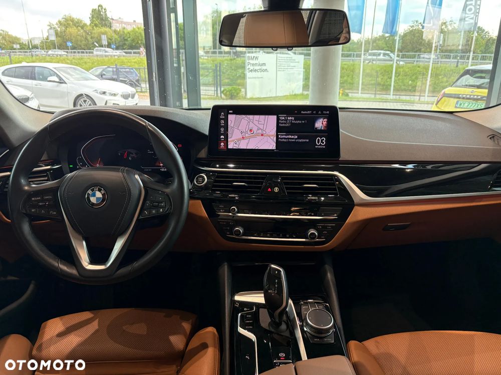 BMW Seria 5 530i xDrive mHEV - 21