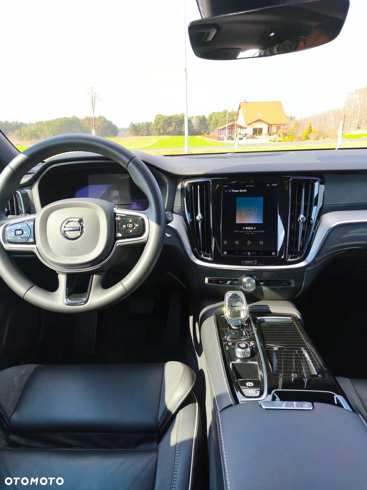 Volvo V60 T8 AWD Plus Dark - 30