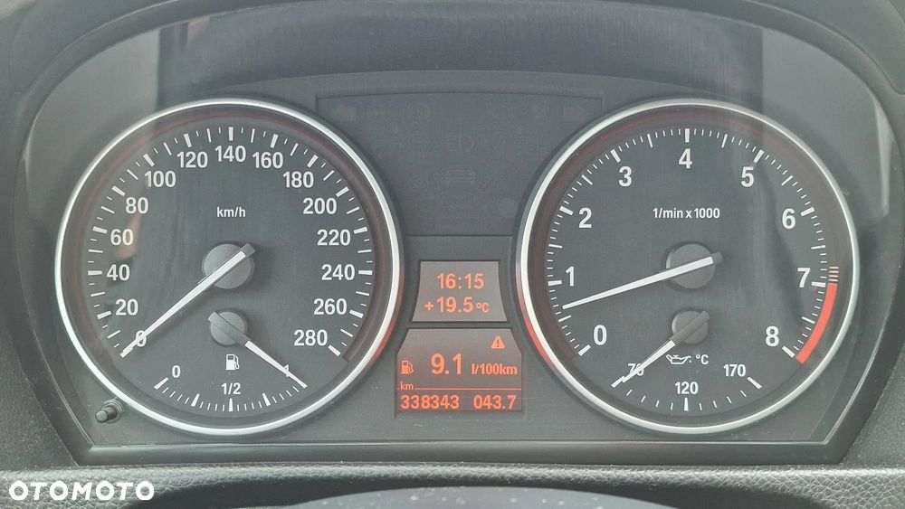 BMW Seria 3 330i Coupe - 14