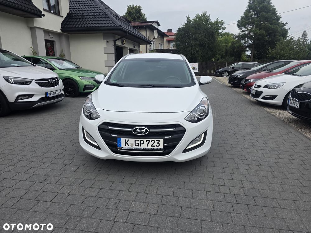 Hyundai i30 1.6 Comfort - 11