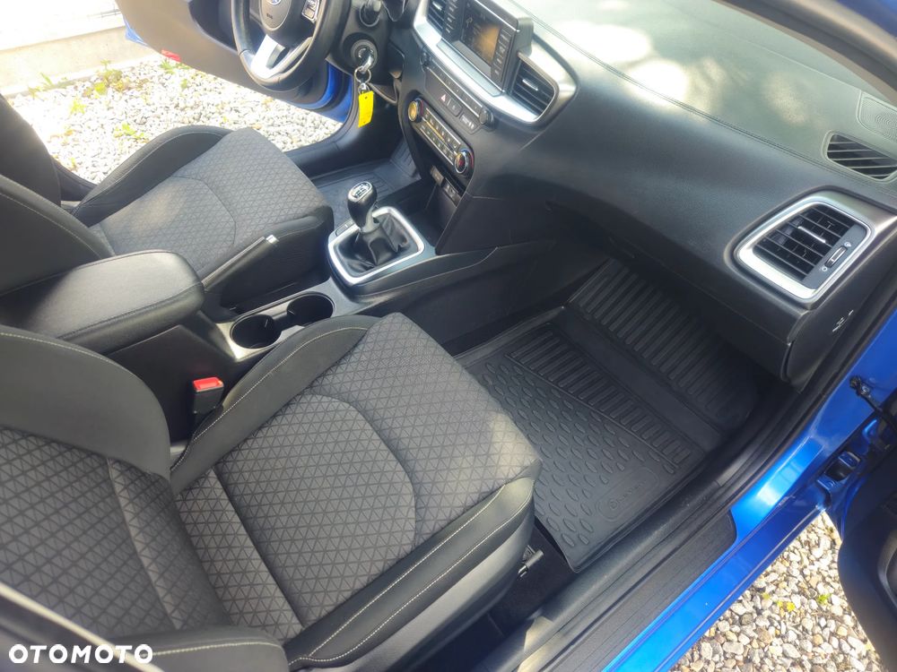 Kia Ceed 1.0 T-GDI 120 OPF Vision - 27