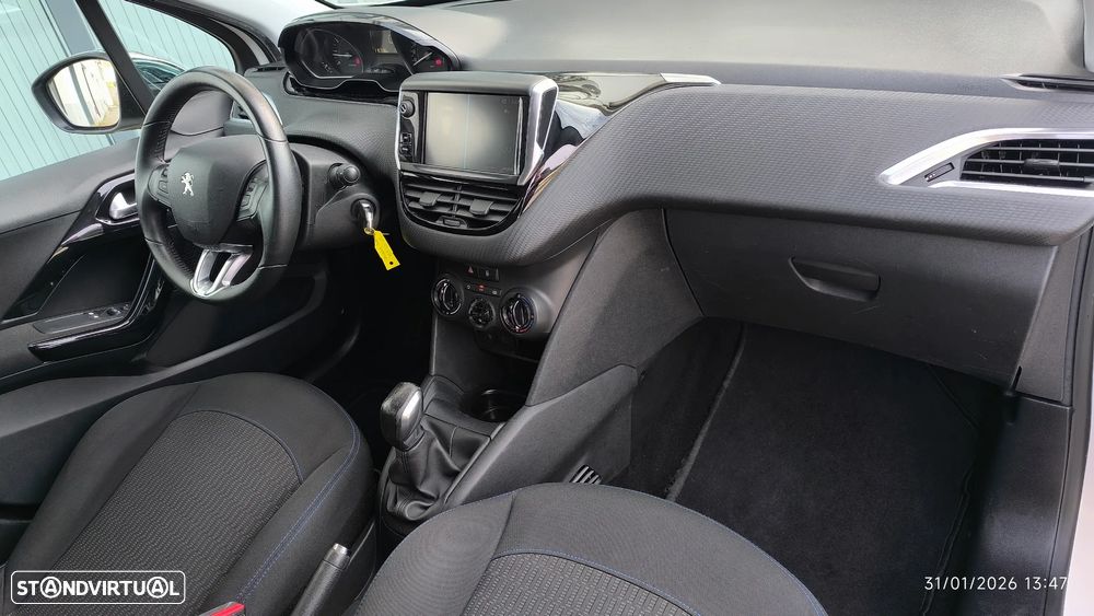 Peugeot 208 1.2 PureTech Style - 43