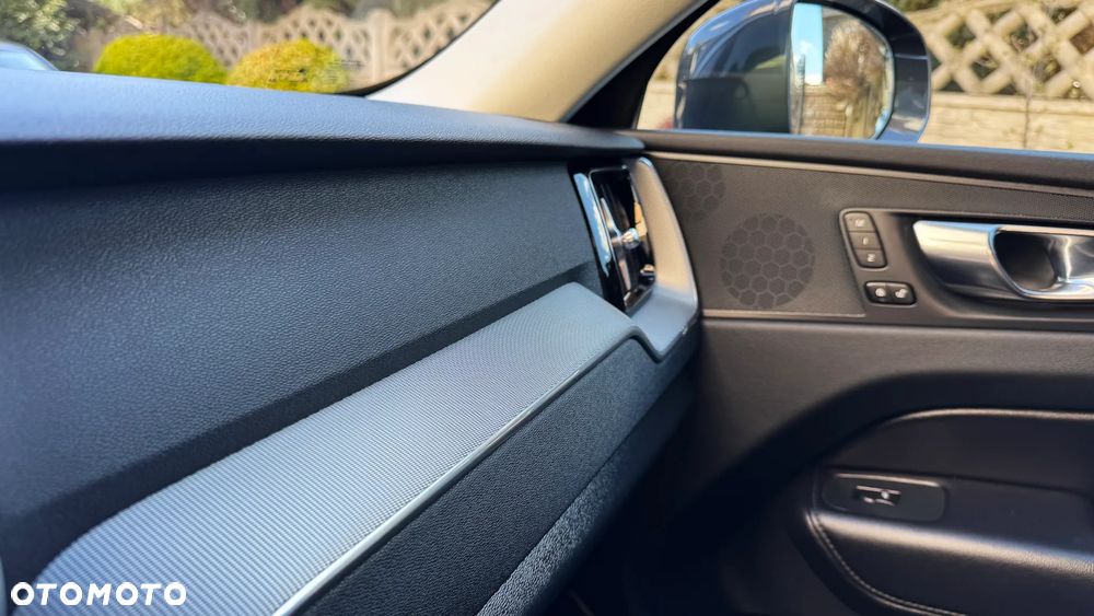 Volvo XC 60 B4 D Geartronic Momentum Pro - 25