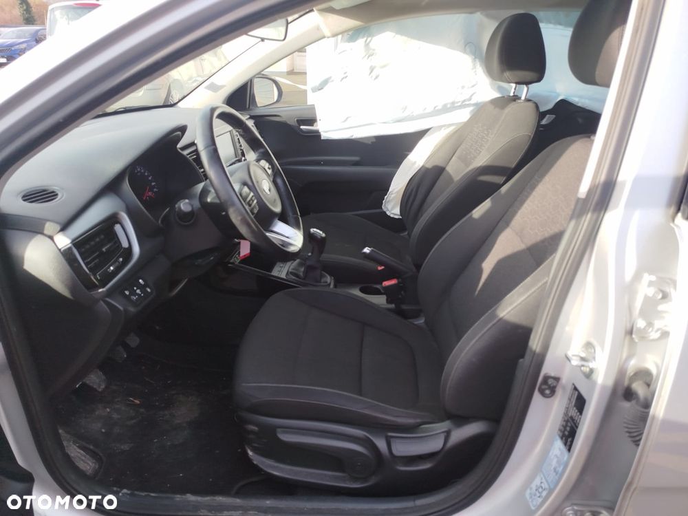 Kia Rio - 8
