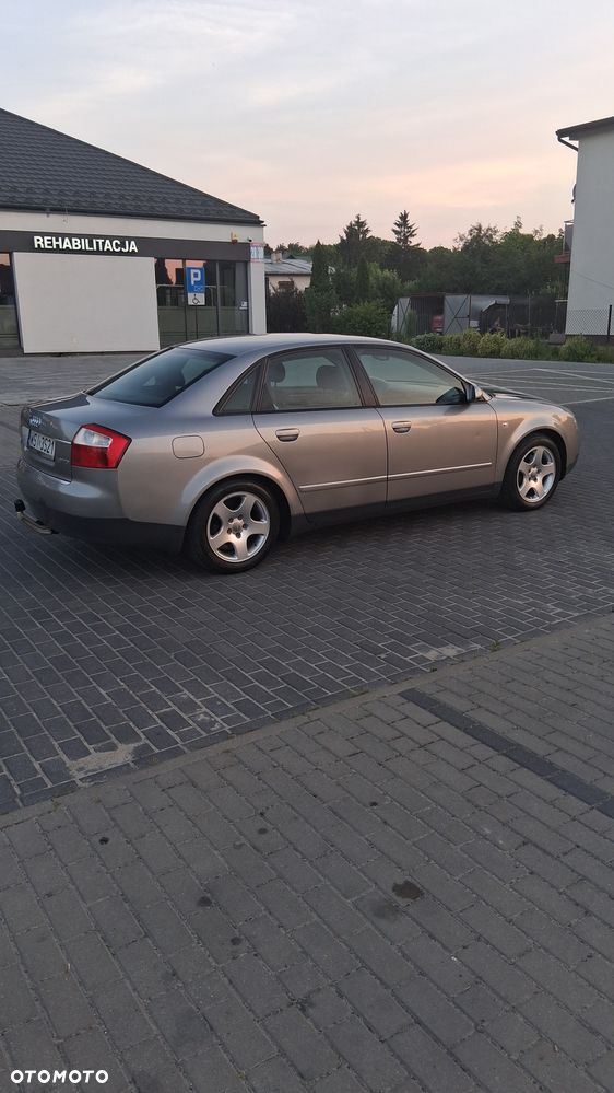 Audi A4 Limousine - 3