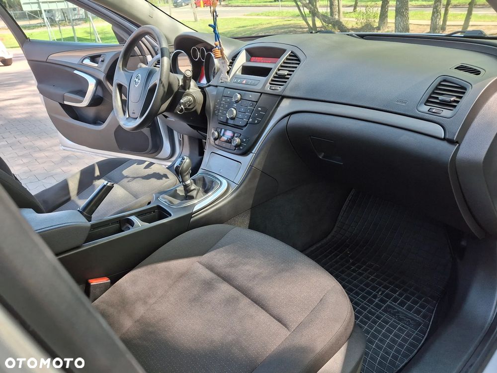 Opel Insignia 1.6 - 10
