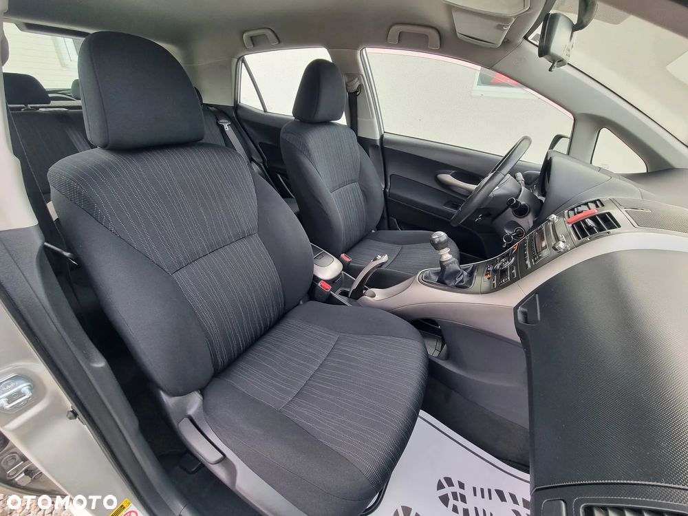 Toyota Auris ver-2-0-d--4d-premium-plus - 10