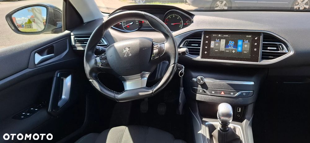 Peugeot 308 1.6 BlueHDi Allure S&S - 11