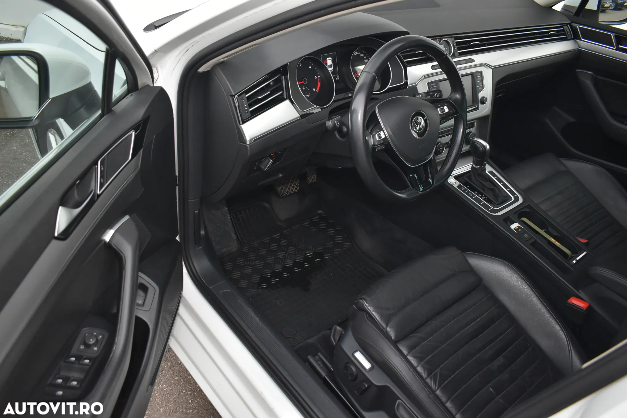 Volkswagen Passat 2.0 TDI DSG Comfortline - 4