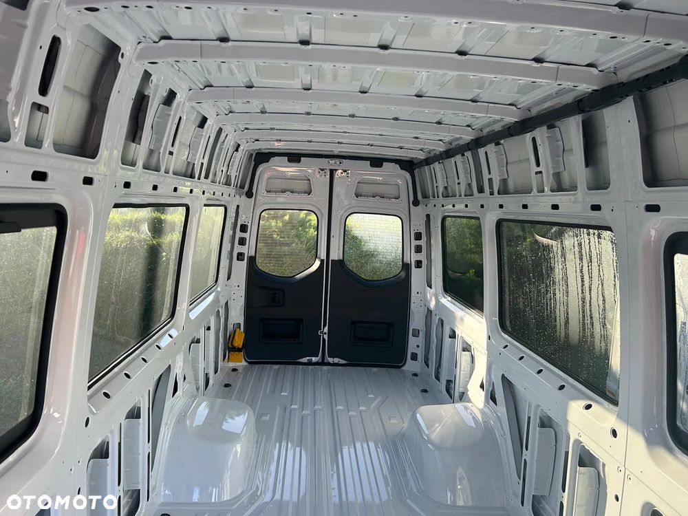 Mercedes-Benz Sprinter - 15