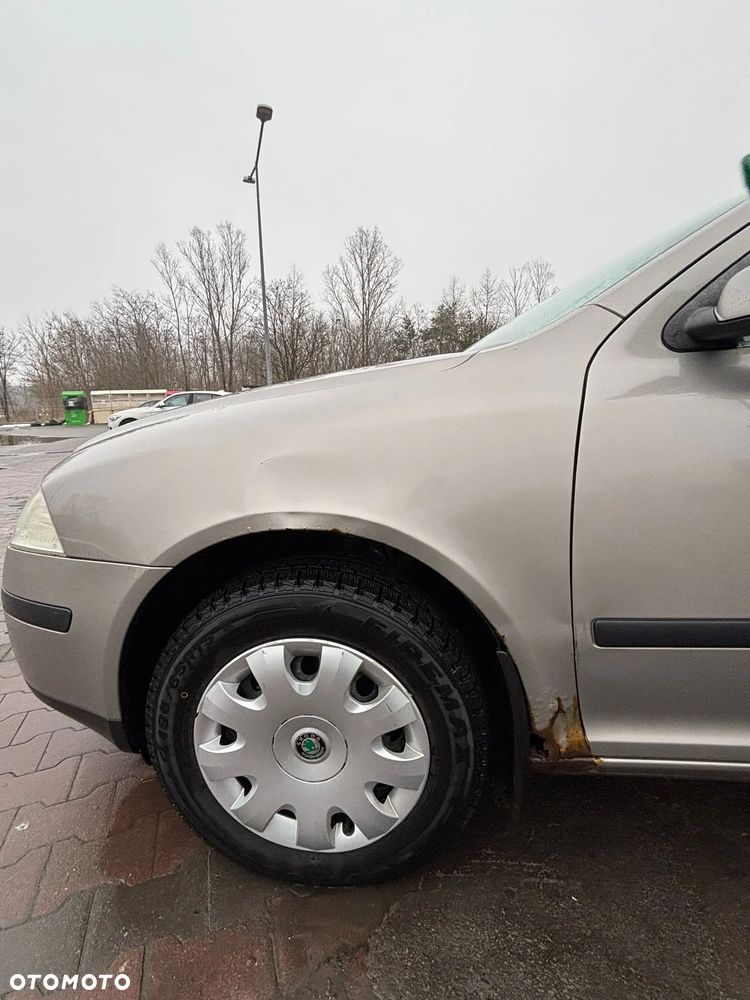 Skoda Octavia 1.6 Ambiente - 9