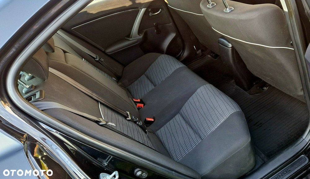 Toyota Avensis 2.0 D-4D Sol - 11