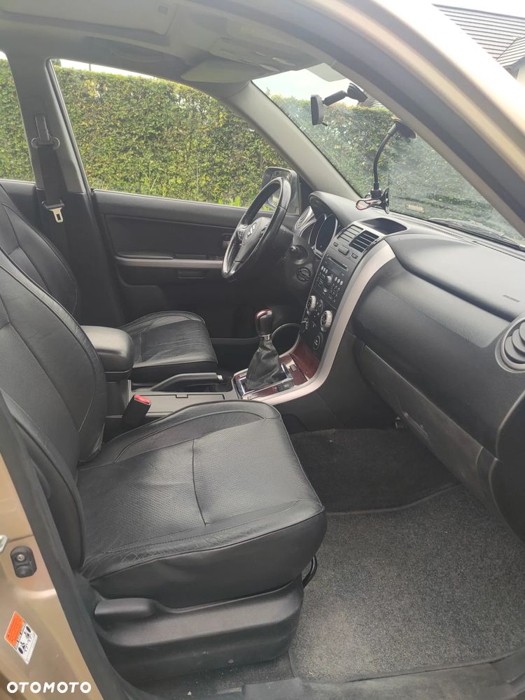 Suzuki Grand Vitara 2.0 De luxe - 8