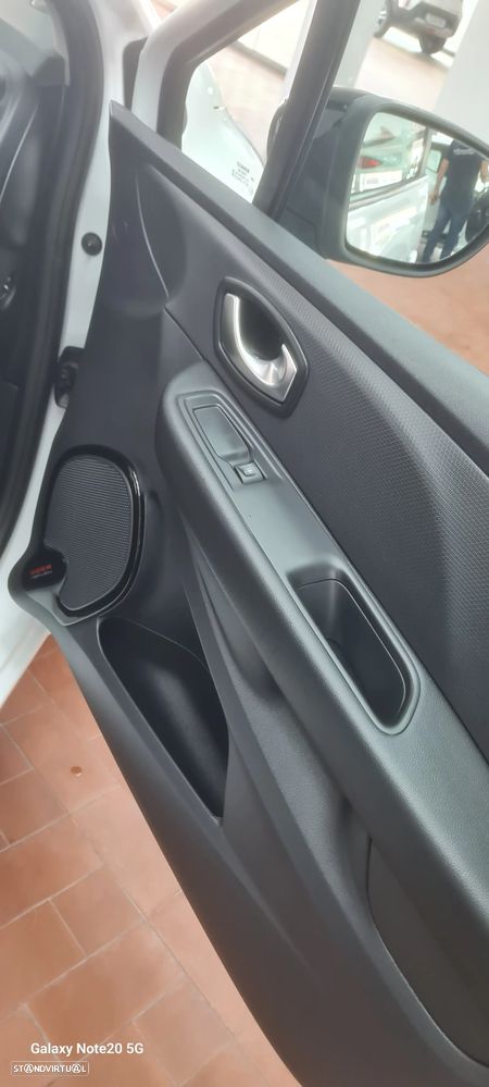 Renault Clio TCe 90 Limited - 27