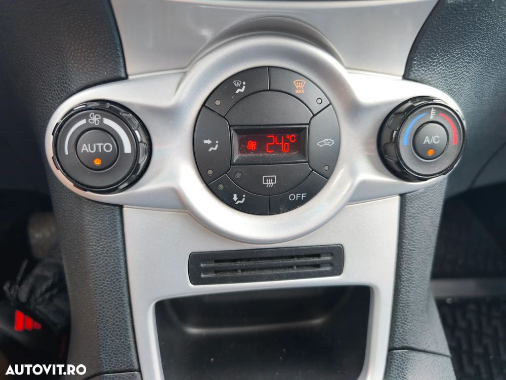 Ford Fiesta 1.6 TDCI DPF Ghia - 17