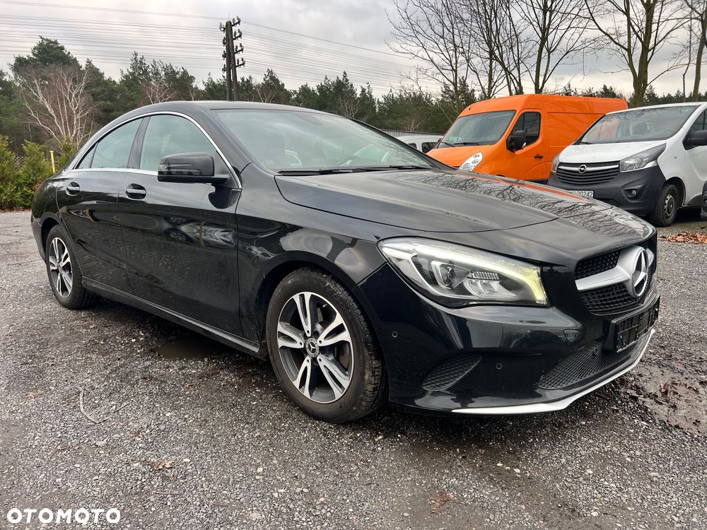 Mercedes-Benz CLA 200 7G-DCT UrbanStyle Edition - 11