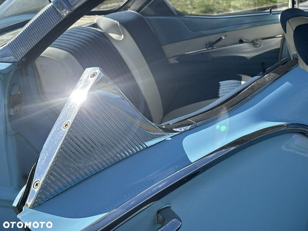 Ford Fairlane - 12