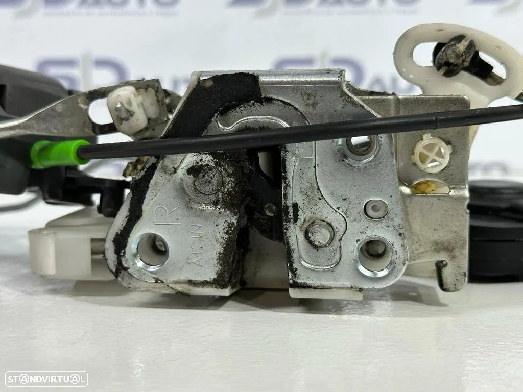 Fecho Trás Esquerdo - Peugeot 208 - 6