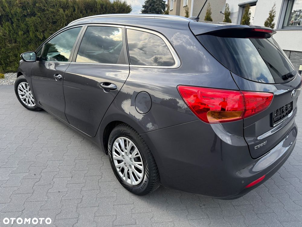 Kia Ceed 1.6 GDI Dream Team Edition - 4