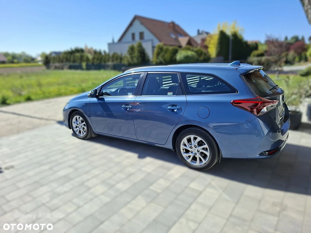 Toyota Auris 1.4 D-4D Premium Comfort - 2
