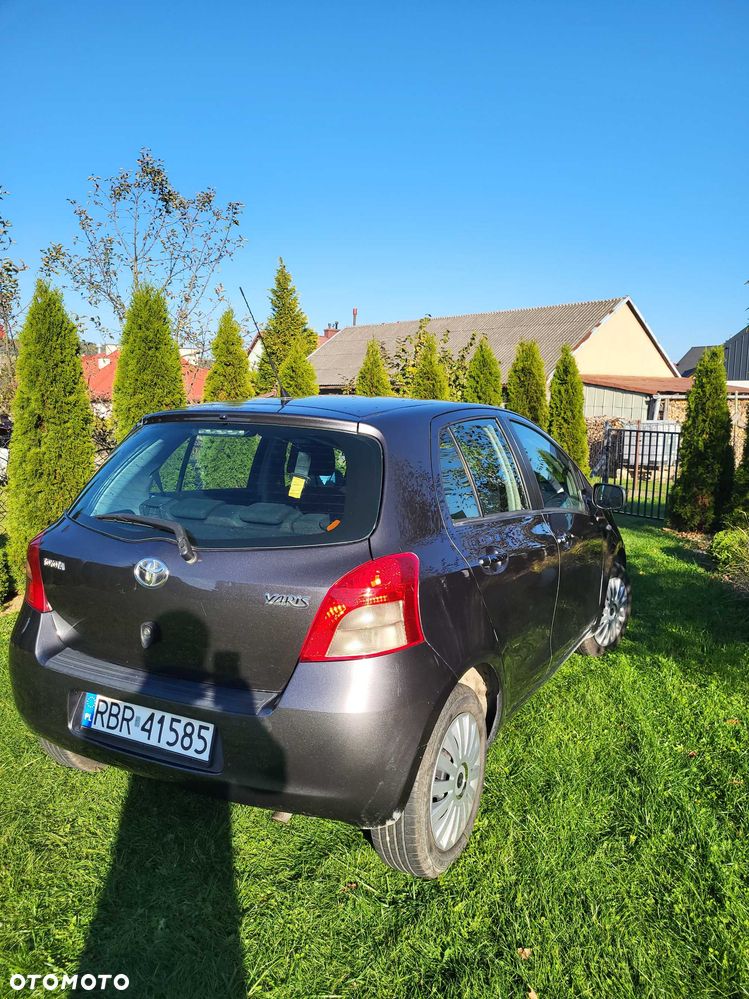 Toyota Yaris - 4