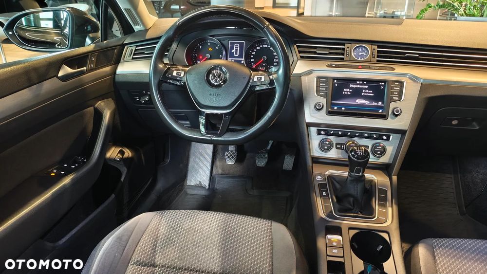 Volkswagen Passat - 9