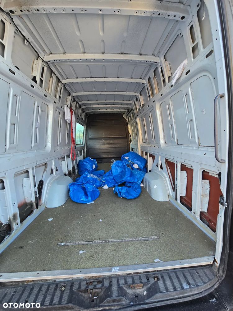 Mercedes-Benz Sprinter - 9
