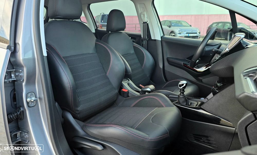 Peugeot 2008 1.2 PureTech GT Line - 21