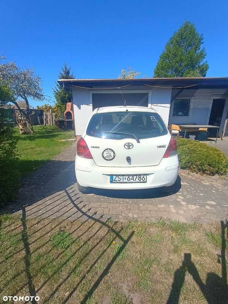 Toyota Yaris - 4