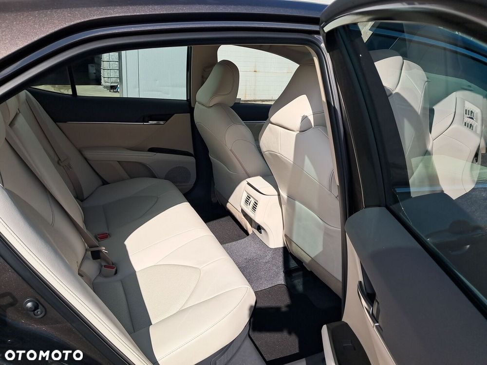 Toyota Camry 2.5 Hybrid Executive CVT - 11