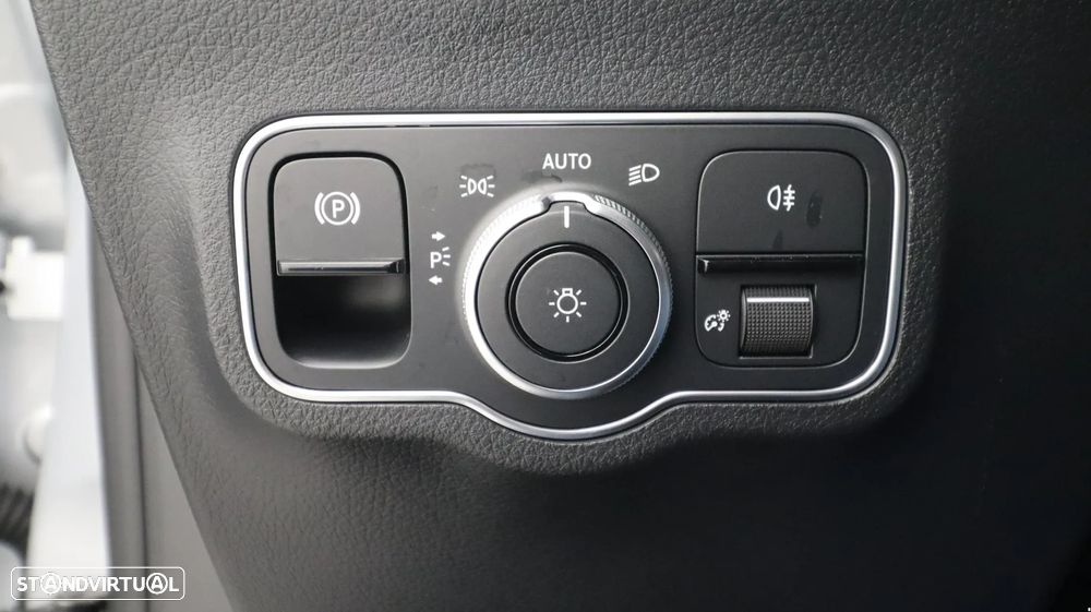 Mercedes-Benz GLA 180 d AMG Line - 19