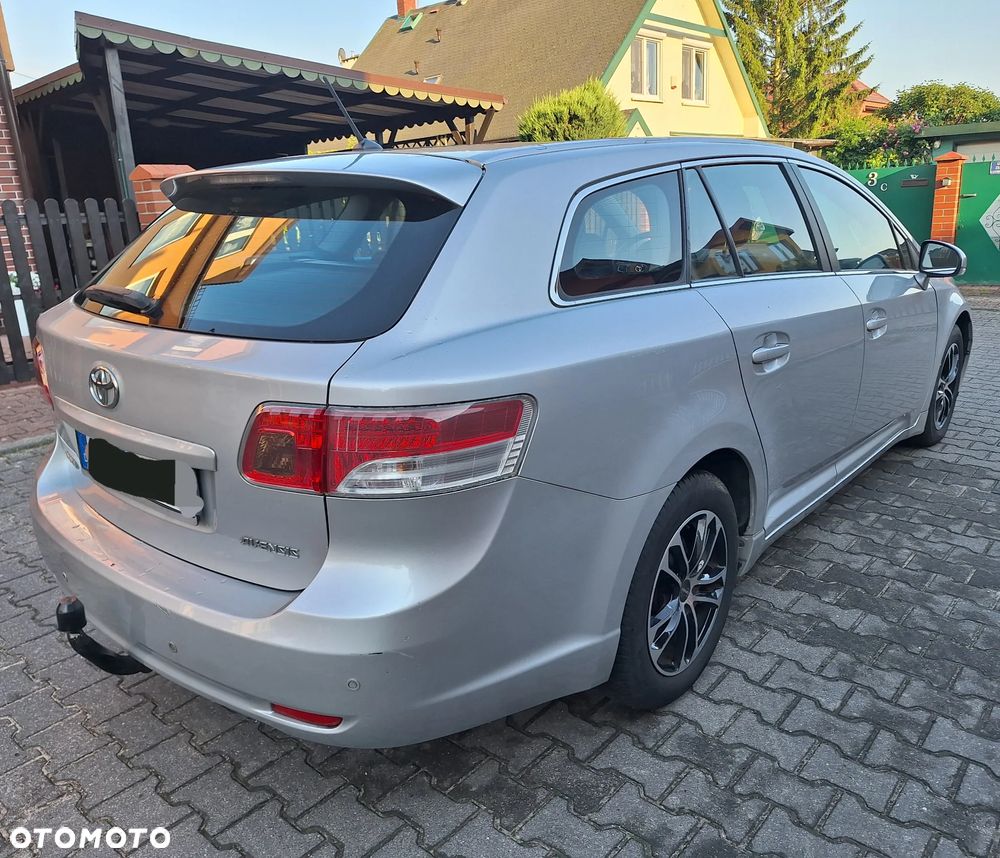 Toyota Avensis - 4