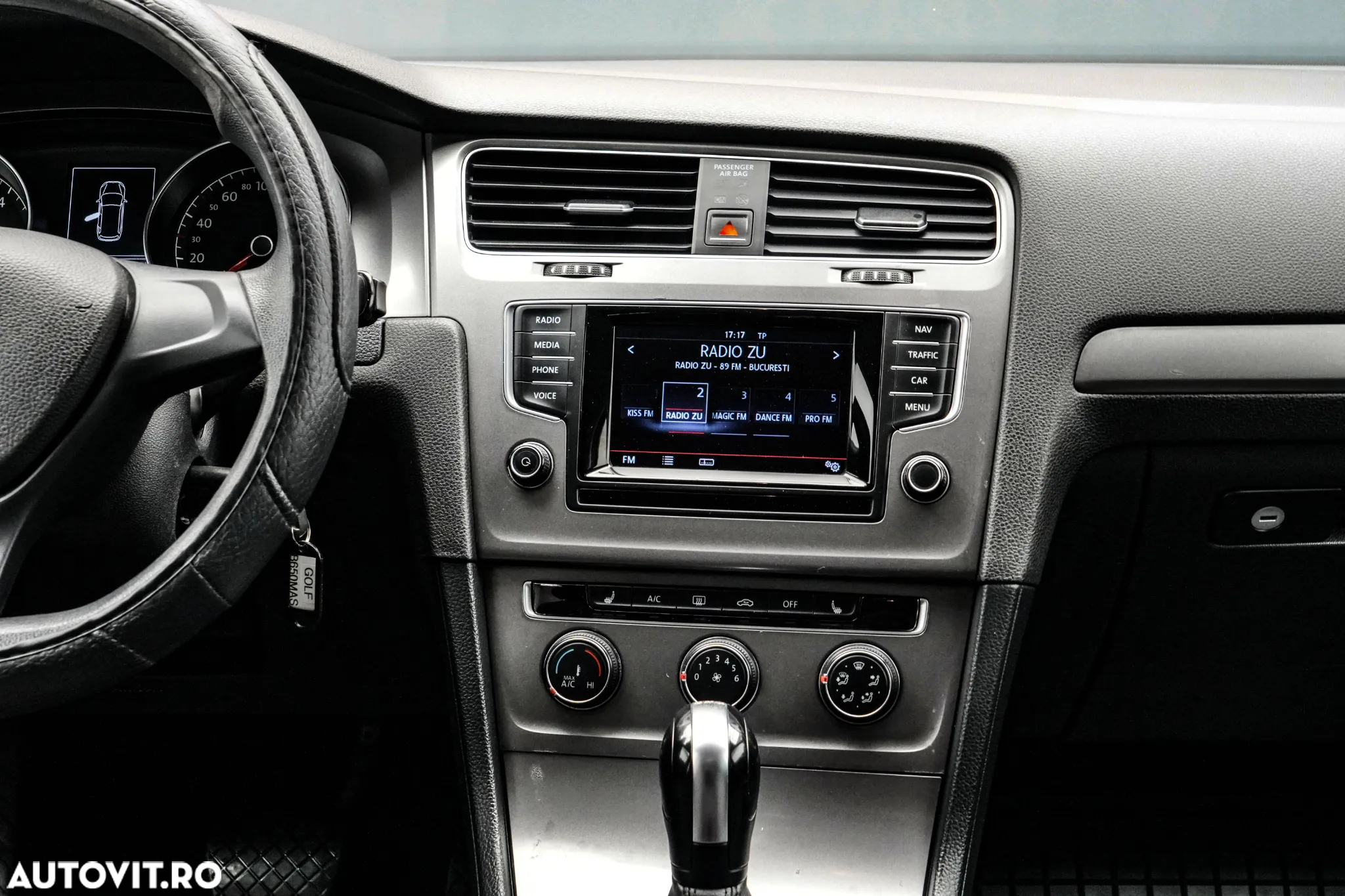 Volkswagen Golf 1.6 TDI DPF DSG Trendline - 16