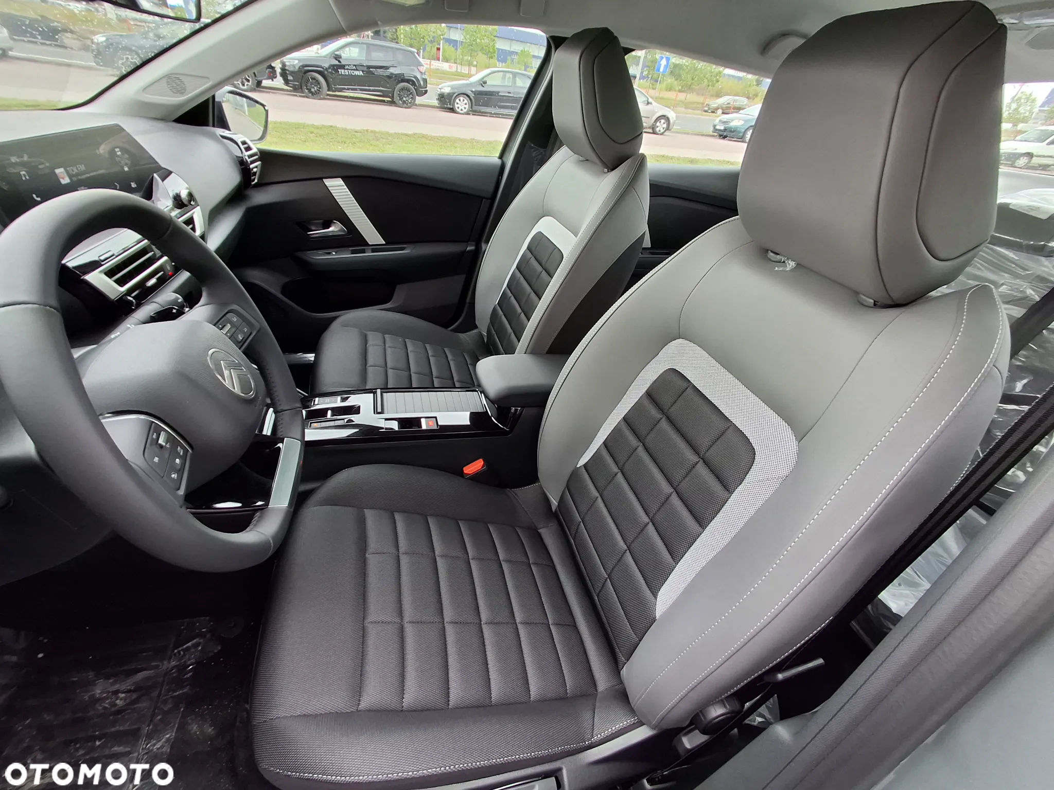 Citroën C4X 1.2 mHEV Plus eDCT6 - 8