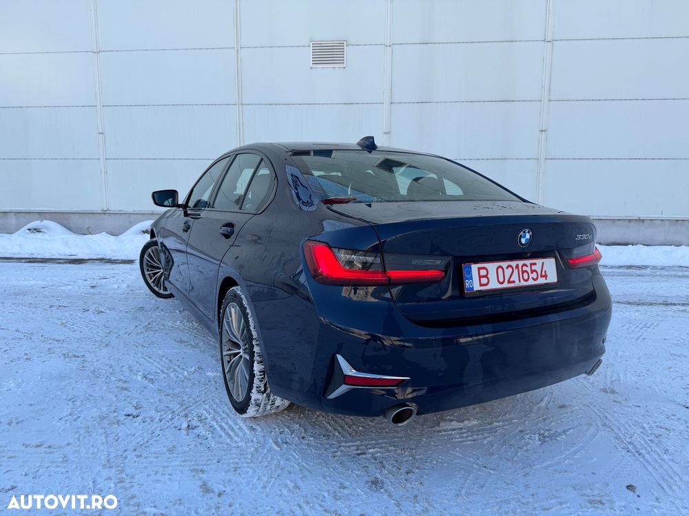 BMW Seria 3 330e Aut. Luxury Line - 18