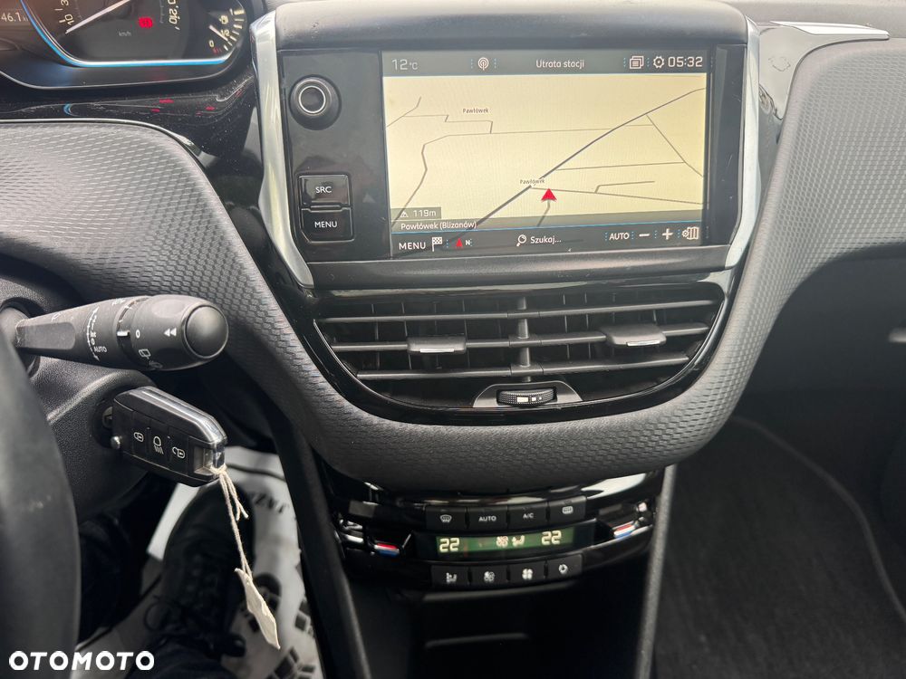Peugeot 2008 1.2 Pure Tech Allure S&S - 17