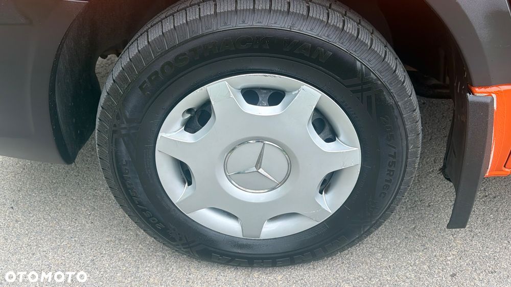 Mercedes-Benz Sprinter - 14