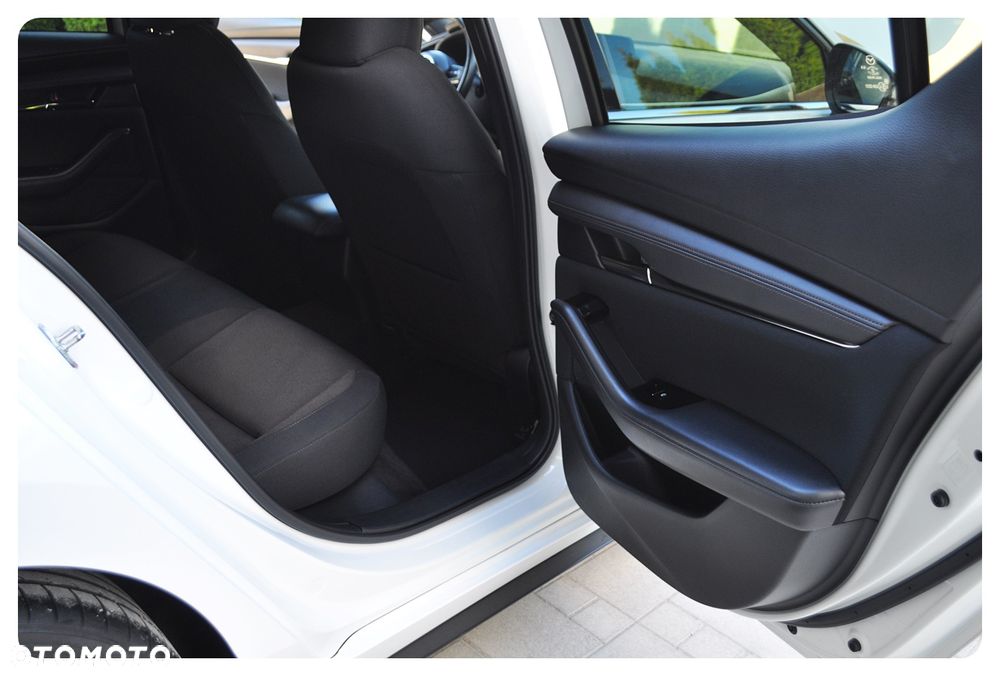 Mazda 3 2.0 mHEV AWD Hikari - 24