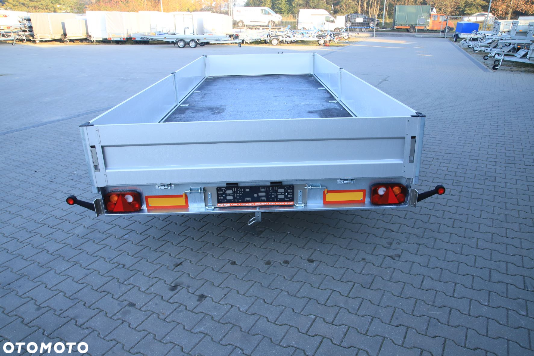 Niewiadów Boss 5.5 x 2.1 burty aluminiowe 3 osie po 1350kg koła 195R13C - 7